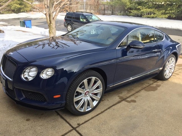 Theo tìm hiểu thì tại thị trường Mỹ, chiếc Bentley Continental GT V8 S được bán với giá khởi điểm 202.425 USD, tương đương 4,4 tỷ đồng.