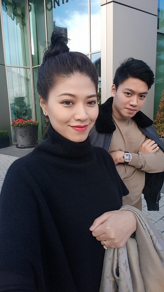 Ngay sau khi em trai mình được cho là yêu Á hậu Dương Tú Anh và bộ sưu tập tiền tỷ của chàng trai này được đăng tải, ngay lập tức, cuộc sống của nữ MC Ngọc Trinh được quan tâm đặc biệt.