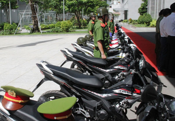 Do đó, ông Huỳnh Cách Mạng đề nghị thời gian tới Công an TP.HCM cần đẩy mạnh nhiều biện pháp quyết liệt và đồng bộ để triệt phá các loại tội phạm, nhất là tội phạm có tổ chức, tội phạm đặc biệt nghiêm trọng, tội phạm có sử dụng vũ khí nóng, tội phạm ma túy