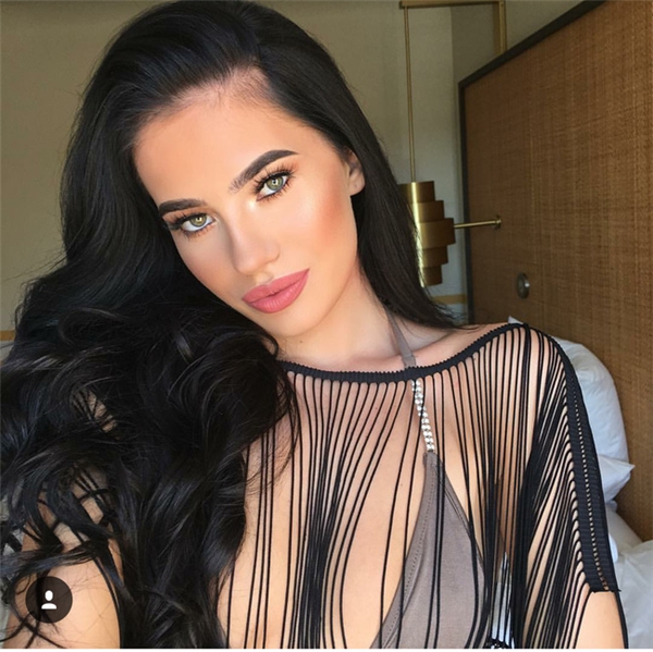 Còn đây là Laura Còn đây là Laura