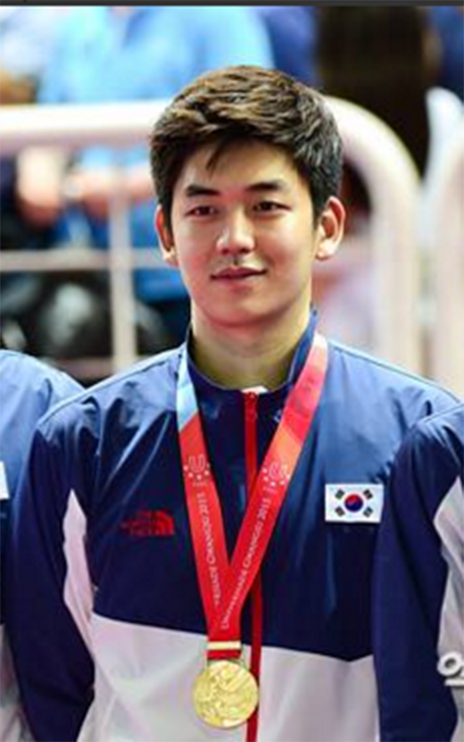 Lee Yong Dae – mỹ nam của làng cầu lông thế giới - đến từ Hàn Quốc  - có thể ngay lập tức “đốn tim” bất cứ thiếu nữ nào bởi vẻ đẹp nam tính của mình