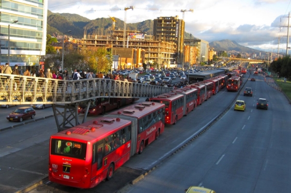 can-canh-he-thong-xe-buyt-nhanh-brt-dat-tieu-chuan-vang-sieu-tien-ich-tren-the-gioi