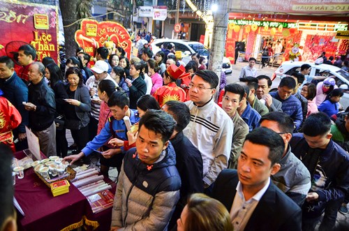 mua-vang-lo-von-nang-ngay-than-tai-co-hien-tuong-thoi-gia