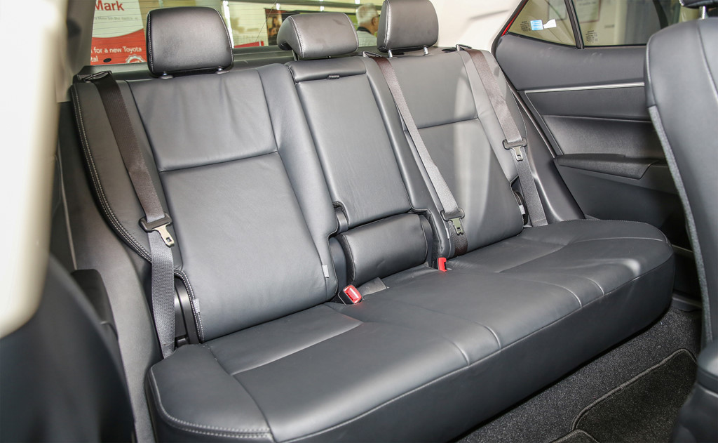 phien-ban-nang-cap-toyota-corolla-altis-2017-len-ke-o-malaysia-co-gia-tu-hon-28000-usd