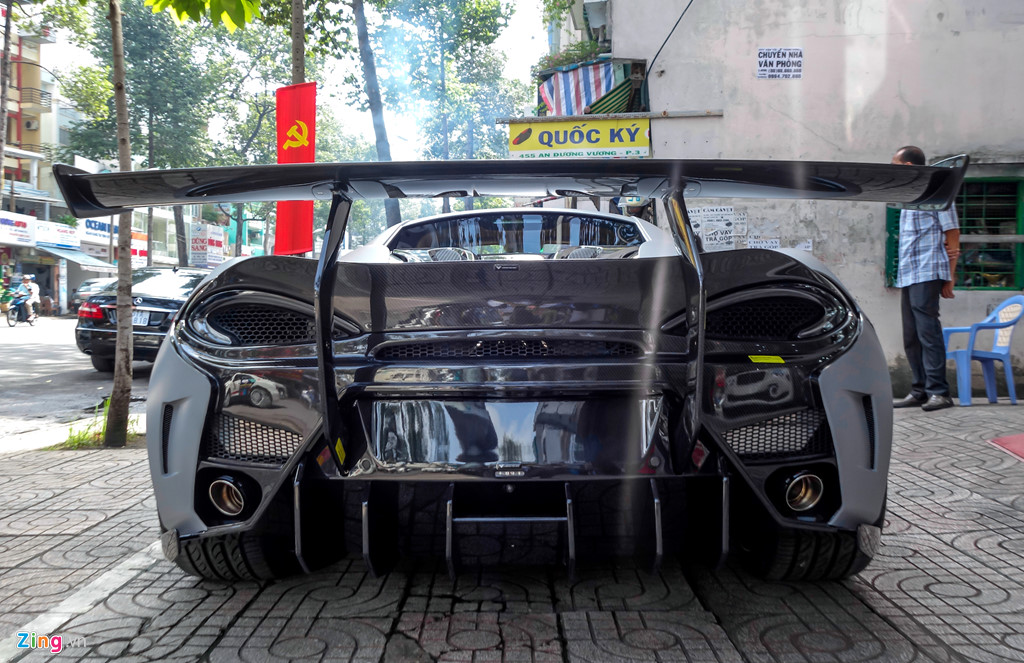 sieu-xe-cu-mclaren-570s-cua-cuong-do-la-lot-xac-an-tuong-nho-goi-do-hang-hieu