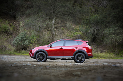 toyota-rav4-adventure-gia-tu-652-trieu-dong-hap-dan-co-nao