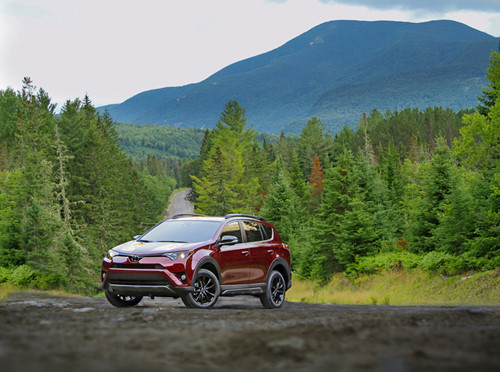 toyota-rav4-adventure-gia-tu-652-trieu-dong-hap-dan-co-nao