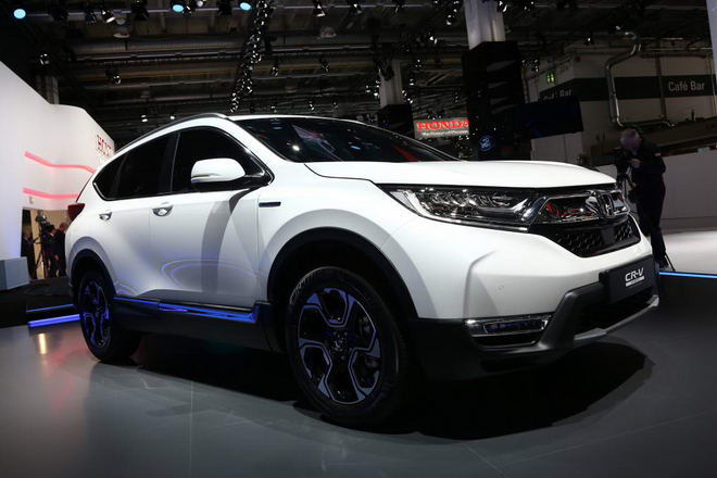 sau-khi-giam-gan-400-trieu-dongchiec-mau-cu-honda-cr-v-moi-co-gi-hap-dan