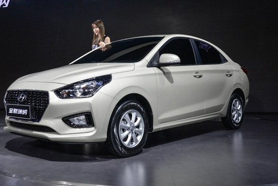 hyundai-reina-2017-gia-soc-chi-172-trieu-dong-co-gi-hay