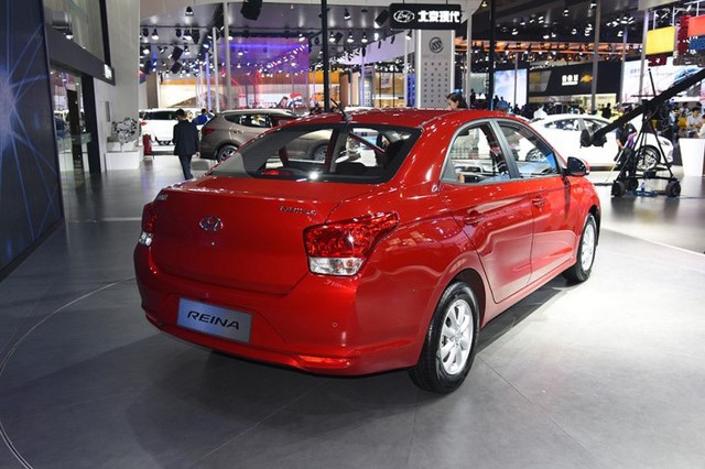 hyundai-reina-2017-gia-soc-chi-172-trieu-dong-co-gi-hay