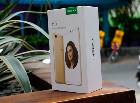 oppo-f5-moi-ra-mat-gia-699-trieu-dong-co-gi-hay
