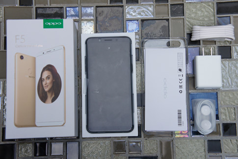oppo-f5-moi-ra-mat-gia-699-trieu-dong-co-gi-hay
