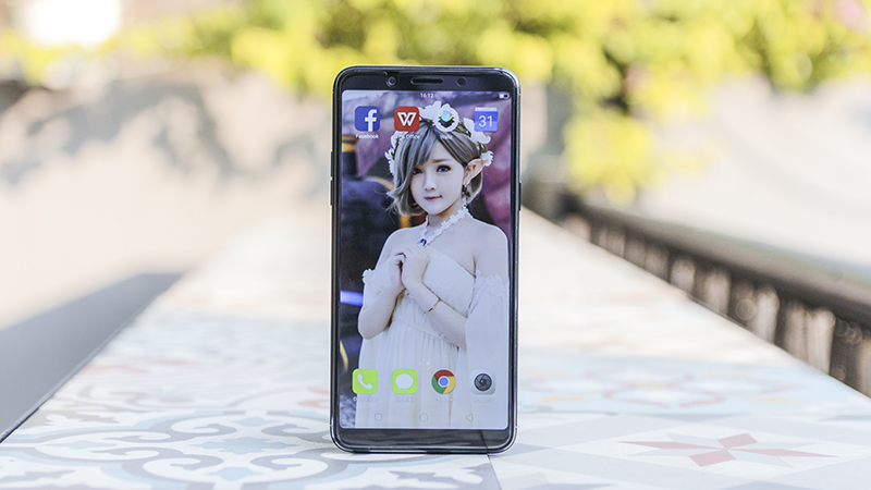 oppo-f5-moi-ra-mat-gia-699-trieu-dong-co-gi-hay