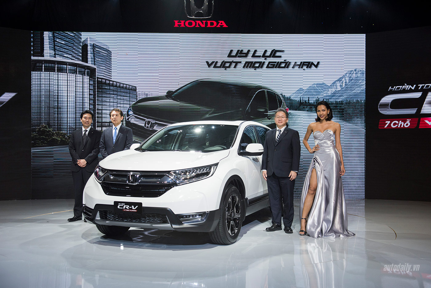 xe-dep-gia-ngon-honda-cr-v-2017-vua-ra-mat-thi-truong-viet-nam-co-gi-hay