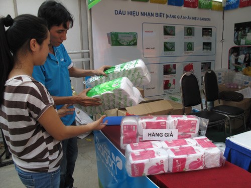 soc-hang-trung-quoc-gia-2-trieu-gan-mac-duc-ban-18-trieu-tai-viet-nam