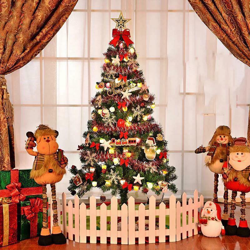 thi-truong-giang-sinh-2017-cay-thong-noel-gia-bao-nhieu