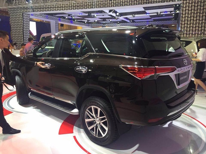 bat-ngo-o-to-toyota-nhap-gia-tang-vot-co-doi-chenh-200-trieu-dong