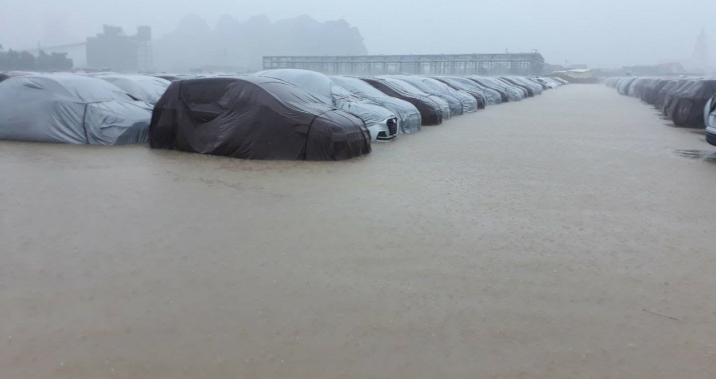 nghi-van-giam-gia-soc-nghin-o-to-i10-santafe-do-bi-ngap-nuoc-hyundai-thanh-cong-len-tieng