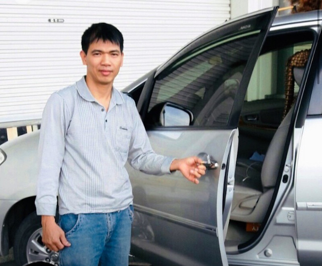ty-phu-vietlott-xai-tien-thuong-tang-ong-chu-bo-me-200-trieu-dong-mua-nha-tau-xe