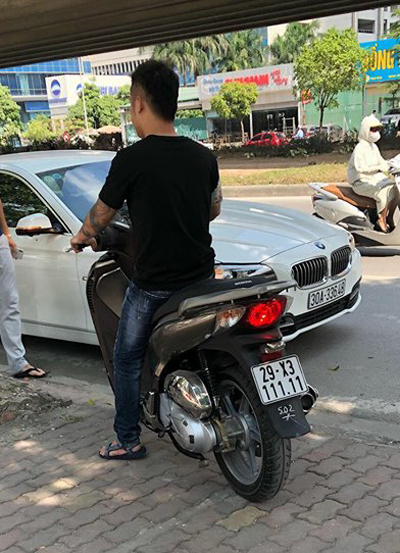 gan-tet-loat-xe-may-cu-ban-gia-khung-ngang-o-to-moi-dat-tien