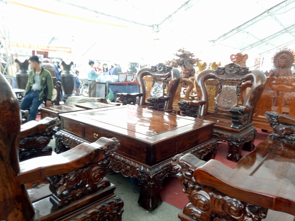choang-2-bo-ban-ghe-tram-trieu-den-ty-dong-ban-cho-dai-gia-viet