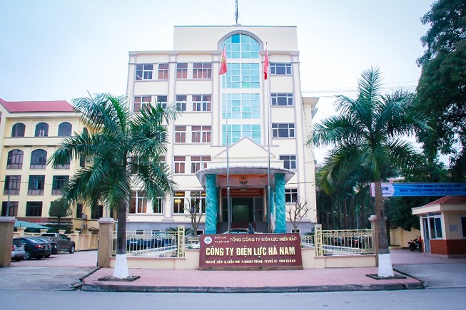 bi-mat-ghe-vi-di-le-den-tran-giam-doc-dien-luc-ha-nam-len-tieng