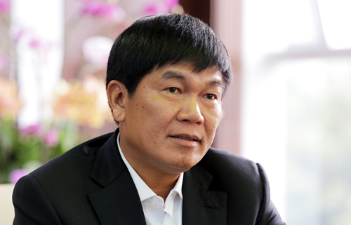 lan-dau-lot-top-ty-phu-usd-giau-nhat-the-gioi-dai-gia-tran-dinh-long-noi-gi