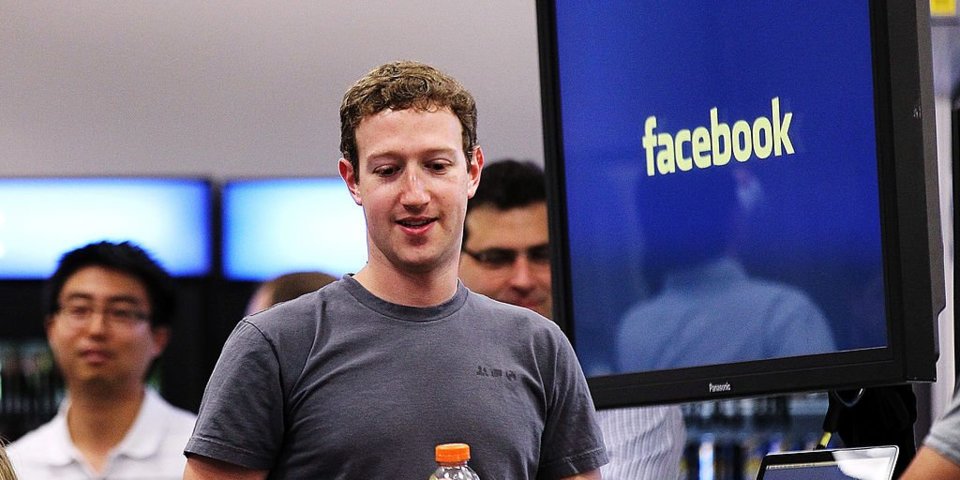 vi-sao-tai-san-cua-ong-chu-facebook-mark-zuckerberg-boc-hoi-51-ty-usd