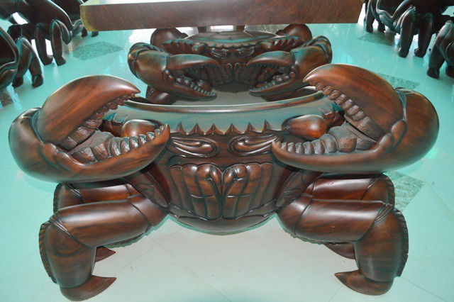 bo-ban-ghe-hinh-cua-nang-hang-tan-gia-2-ty-dong-cua-dai-gia-soc-trang-doc-co-nao