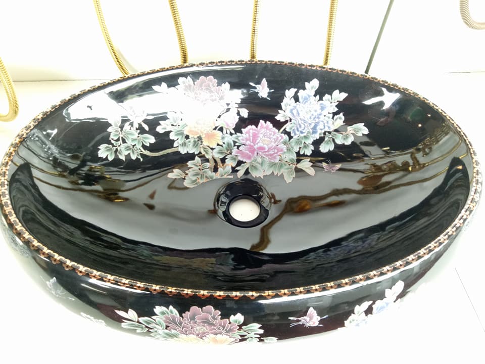 can-canh-lavabo-trang-tri-hoa-dep-mat-gia-trieu-dongchiec-o-cho-viet