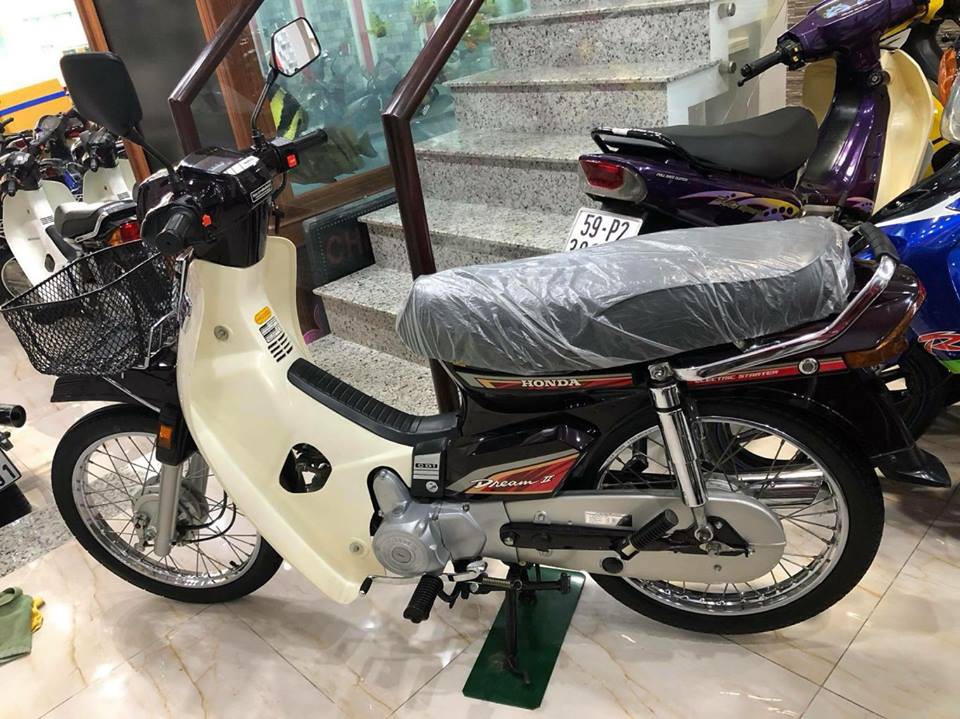 tphcm-honda-dream-ii-16-nam-tuoi-rao-ban-gan-12-ty-dong-bang-3-chiec-o-to-moi-gay-sot