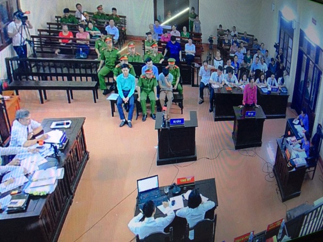 xet-xu-bs-hoang-cong-luong-nhieu-nguoi-vo-tay-khi-nghe-loi-khai-cua-dieu-duong-truong