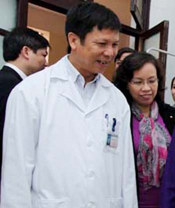 vu-mc-minh-tiep-bi-to-bao-hanh-em-vo-nguoi-bo-bac-si-cua-nu-sinh-len-tieng