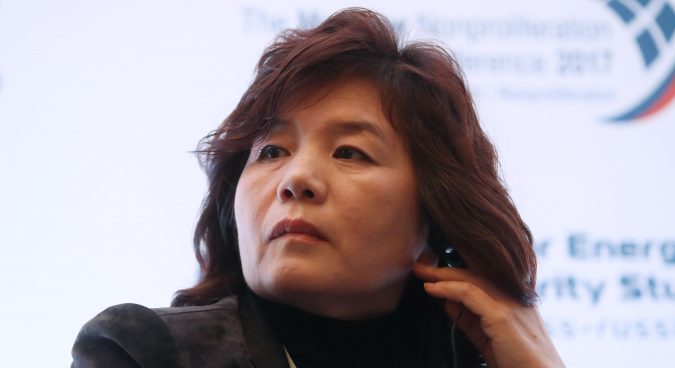 6-nhan-vat-nay-la-nhung-nguoi-co-cong-dua-ong-trump-va-ong-kim-vao-ban-dam-phan