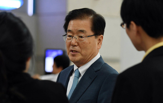 6-nhan-vat-nay-la-nhung-nguoi-co-cong-dua-ong-trump-va-ong-kim-vao-ban-dam-phan
