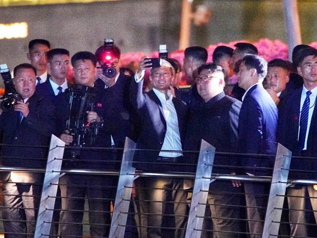 buc-anh-ong-kim-jong-un-chup-anh-tu-suong-khien-nhieu-nguoi-thich-thu
