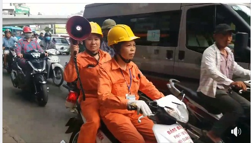 nang-nong-dinh-diem-nhan-vien-dien-luc-mang-loa-khap-pho-keu-goi-tiet-kiem-dien