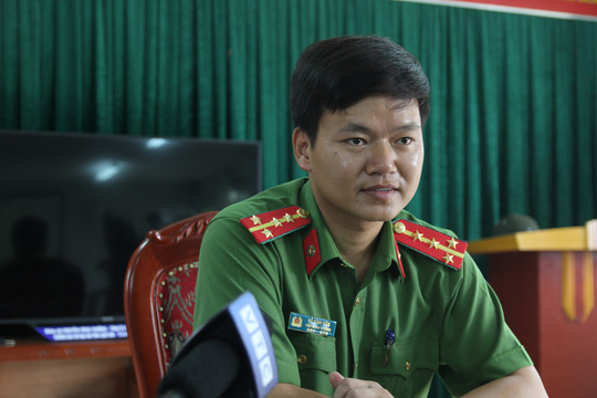 35-canh-sat-co-dong-co-diem-thi-bat-thuong-chi-huy-don-vi-noi-ve-nghi-van-con-ong-chau-cha