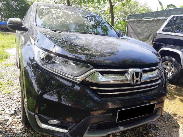 moi-mua-da-gi-set-chua-yen-honda-cr-v-2018-lai-gap-su-co-tren-cum-den-pha-truoc