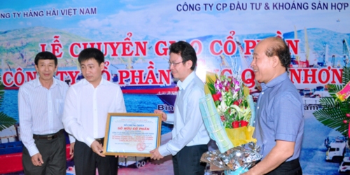 danh-tinh-dai-gia-dat-bac-thau-tom-cang-quy-nhon-voi-gia-re-beo