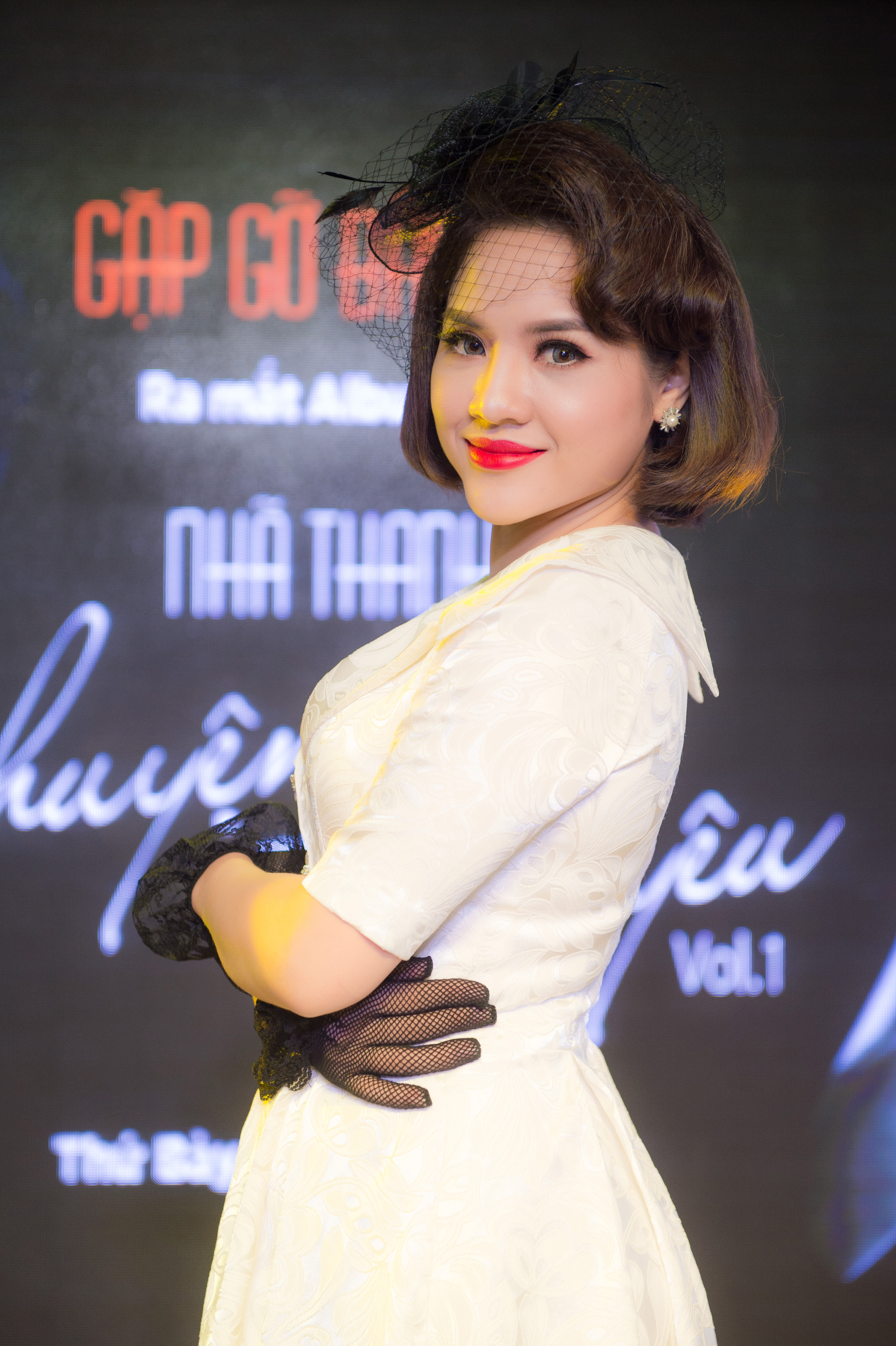 nu-ca-si-nha-thanh-ra-mat-album-vol-1--chuyen-tinh-yeu