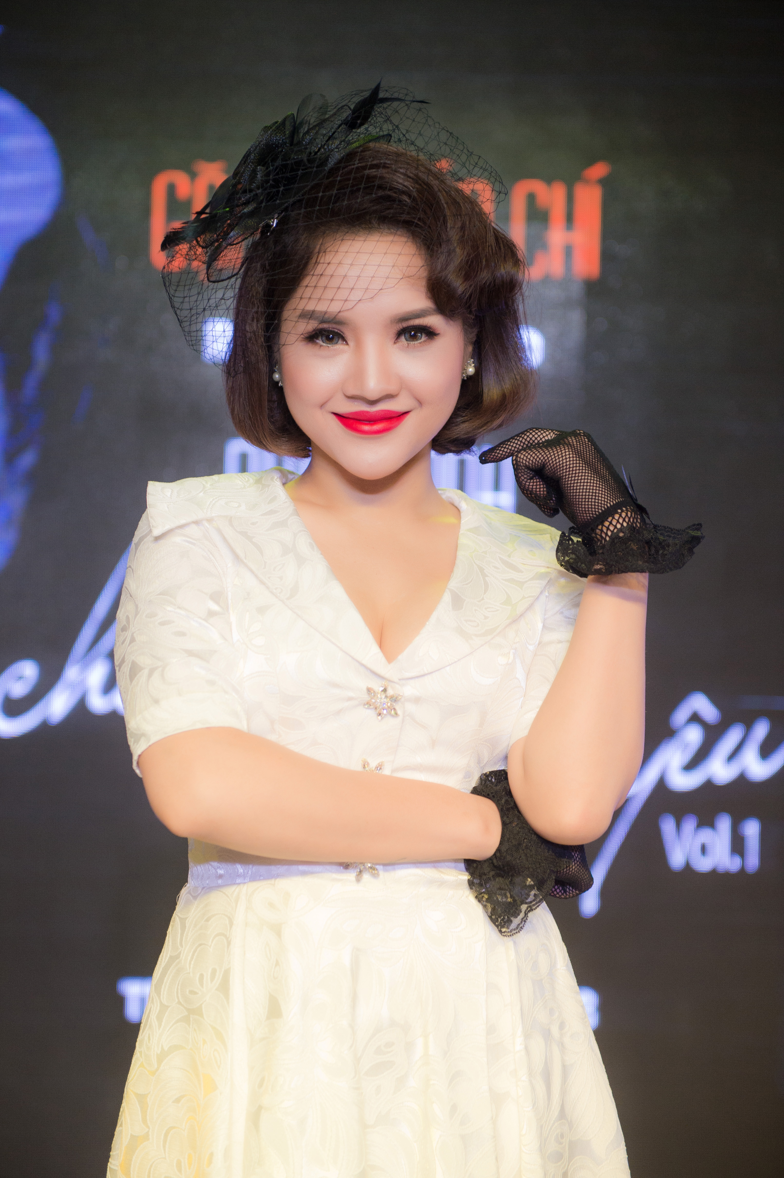 nu-ca-si-nha-thanh-ra-mat-album-vol-1--chuyen-tinh-yeu