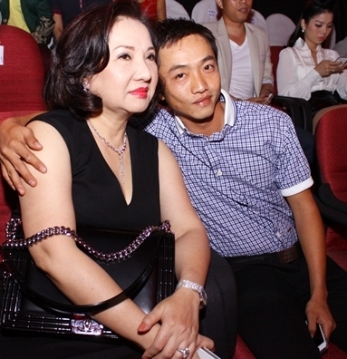 cong-ty-nha-cuong-do-la-lam-an-bet-bat-loi-nhuan-giam-130-lan-no-hon-8-nghin-ty