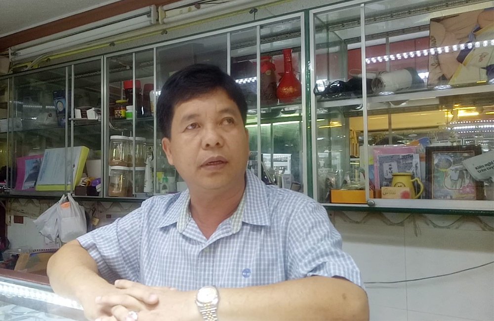 vu-doi-100-usd-bi-phat-90-trieu-chu-tiem-vang-khieu-nai-doi-20-vien-kim-cuong