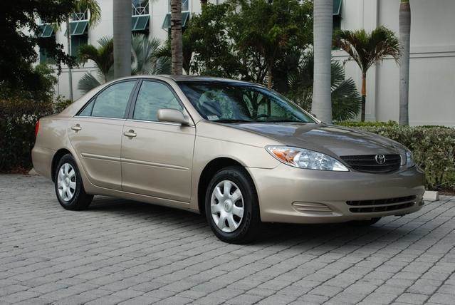 ngan-hang-nha-nuoc-thanh-ly-o-to-toyota-camry-gia-145-trieu-dong