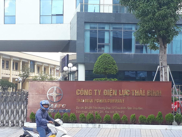 thuc-hu-thong-tin-lanh-dao-dien-luc-thai-binh-vay-no-khap-noi-dua-vo-con-bo-tron