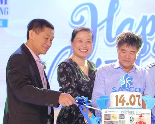 ban-hang-o-san-bay-cong-ty-bo-chong-ha-tang-thu-lai-hon-1-ty-dong-moi-ngay