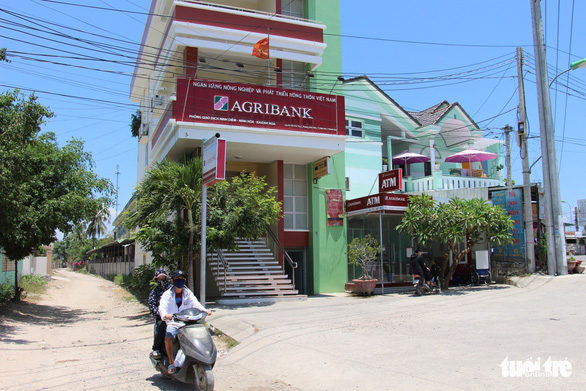 so-tiet-kiem-hang-tram-trieu-gui-o-agribank-bien-mat-chinh-nhan-vien-ngan-hang-lay-tien
