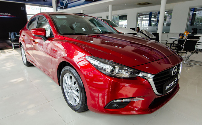 hang-nghin-nguoi-viet-xep-hang-mua-chiec-o-to-4-cho-dep-long-lanh-cua-mazda