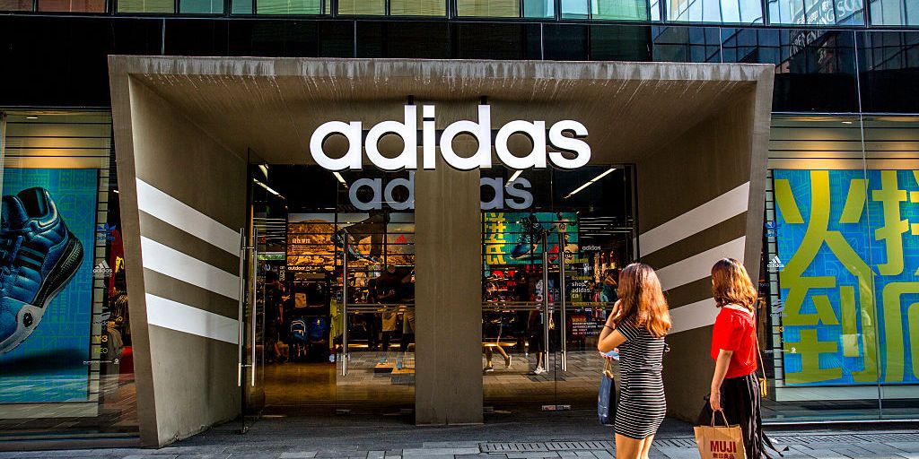 vi-sao-hang-tram-hang-thoi-trang-lon-dong-loat-gui-thu-toi-tong-thong-trump
